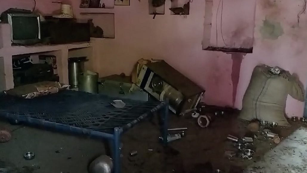 गुजरात के साबरकांठा में घर पर आए पार्सल में ब्लास्ट, पिता-पुत्री की मौत, दो बहनें घायल