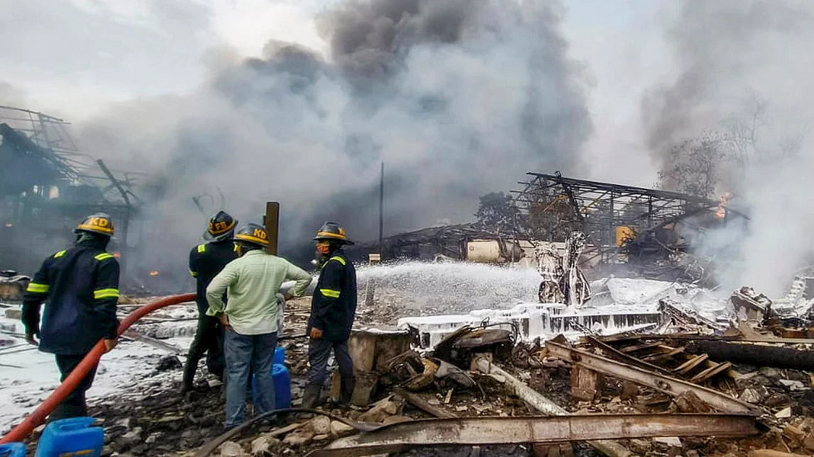 महाराष्ट्र के ठाणे में केमिकल फैक्ट्री में बॉयलर फटने से लगी भीषण आग, 4 मजदूरों की मौत, 48 घायल