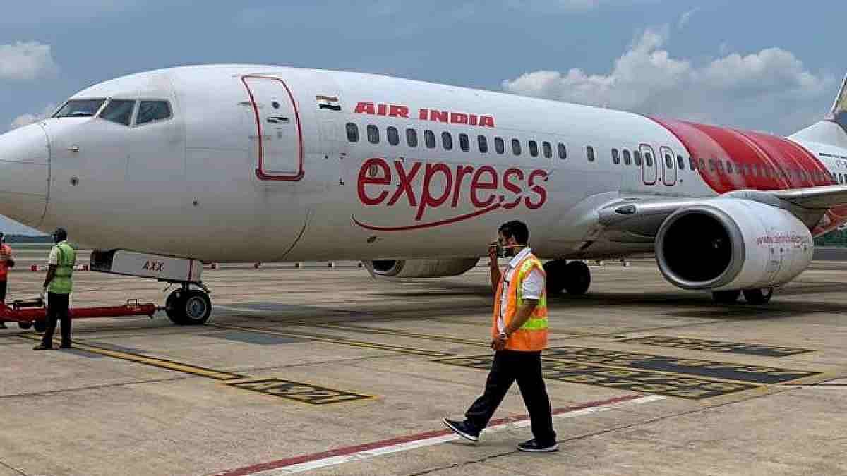 एअर इंडिया एक्सप्रेस ने सिक लीव पर गए कर्मचारियों के खिलाफ लिया एक्शन, थमाया टर्मिनेशन लेटर