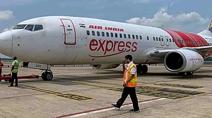 एअर इंडिया एक्सप्रेस ने सिक लीव पर गए कर्मचारियों के खिलाफ लिया एक्शन, थमाया टर्मिनेशन लेटर