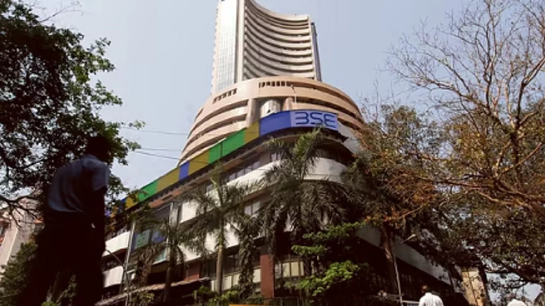 सेंसेक्स के टूटने से निवेशकों के 7.34 लाख करोड़ रुपये डूबे