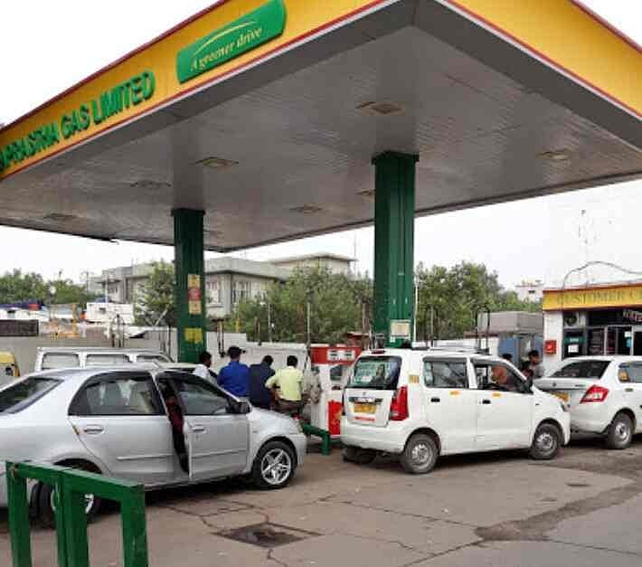 ग्रेटर नोएडा: CNG भरवाने को लेकर हुआ था विवाद, युवक की डंडे से पीट-पीटकर हत्या, दो गिरफ्तार 