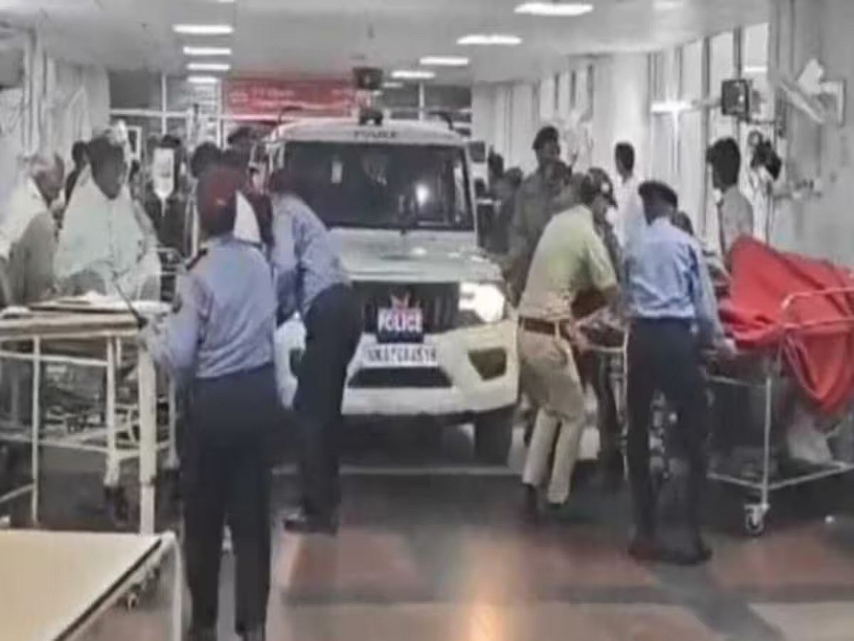 वीडियो: ऋषिकेश AIIMS के ICU में पुलिस ने दौड़ा दी जीप, मरीज हैरान, जानें आखिर क्या है मामला?  