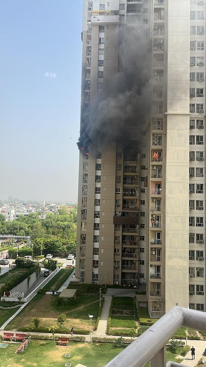 वीडियो: उत्तर प्रदेश के नोएडा की सोसायटी के फ्लैट में लगी आग, लोगों में दहशत