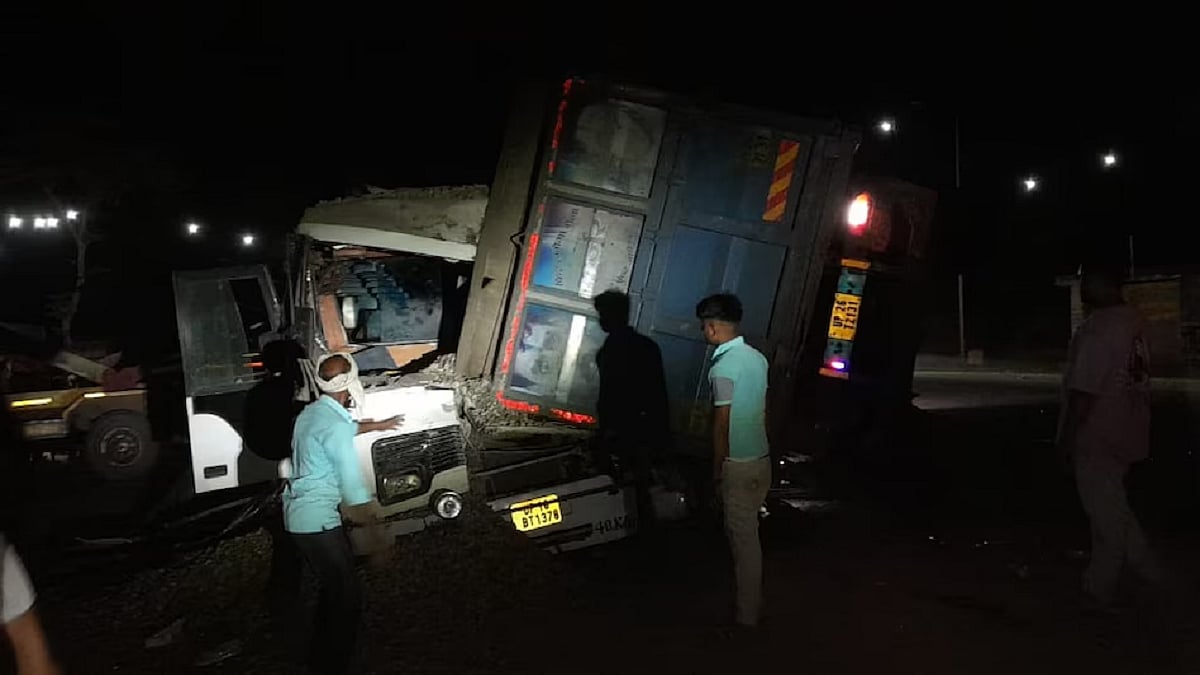 उत्तर प्रदेश के शाहजहांपुर में भीषण सड़क हादसा, बस-डंपर की टक्कर में 11 लोगों की दर्दनाक मौत, 10 घायल