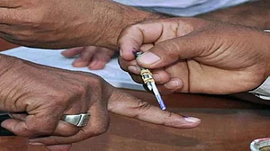 झारखंड विधानसभा चुनाव: नामांकन प्रक्रिया के पहले दिन तीन प्रत्याशियों ने भरे पर्चे, 13 नवंबर को वोटिंग