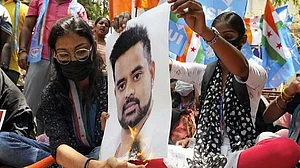 कर्नाटकः SIT का प्रज्वल रेवन्ना को 7 दिन का समय देने से इनकार, लुकआउट नोटिस जारी, एक और पीड़िता आई सामने