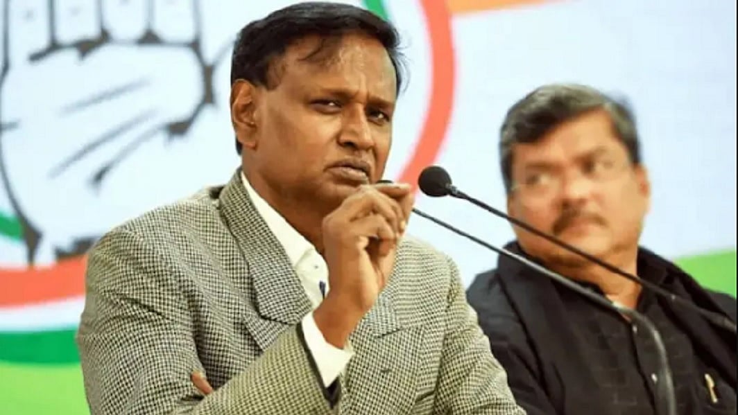 कांग्रेस का आरोप- ध्यान नहीं कैंपेन कर रहे पीएम मोदी