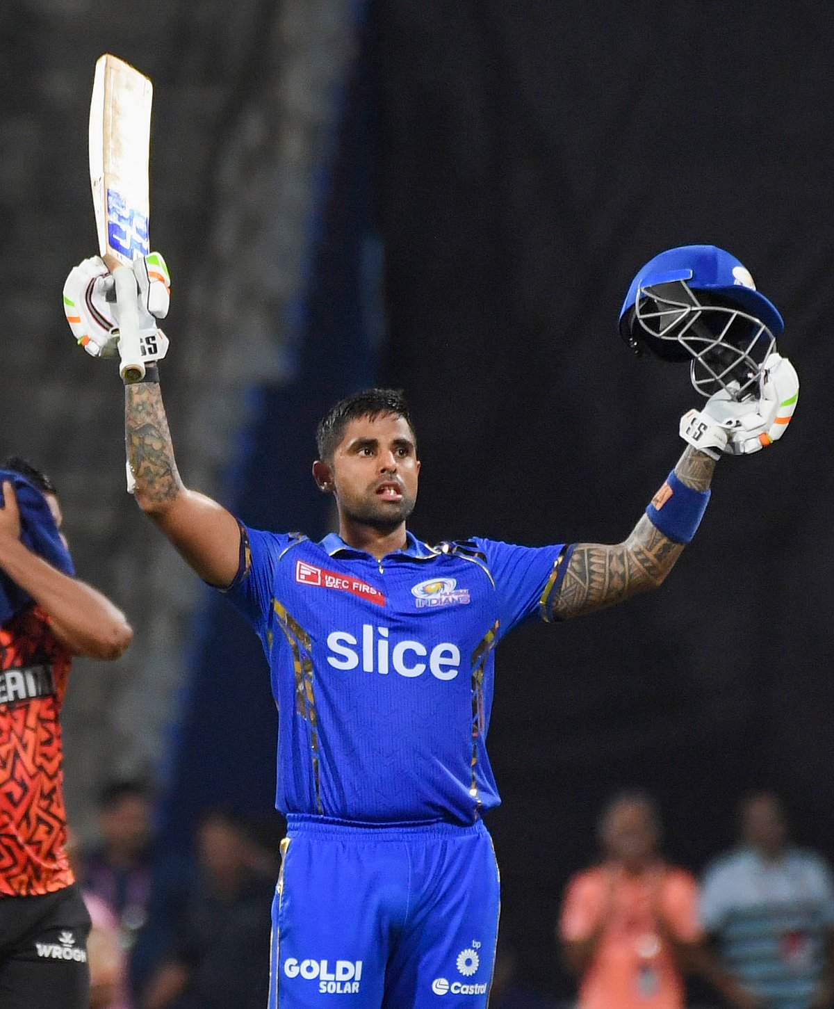 टी20 रैंकिंग में शीर्ष पर काबिज सूर्या, ऑलराउंडर की दौड़ में वानिंदु और शाकिब चमके