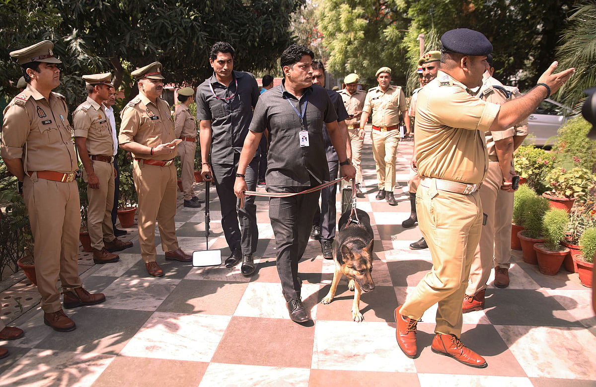 दिल्ली-एनसीआर में कम से कम 100 स्कूलों को बम से उड़ाने की धमकी, जानें जांच में पुलिस को क्या मिला!