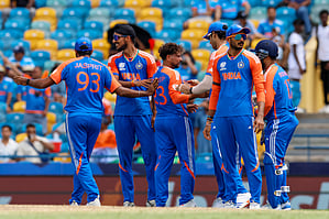 Asia Cup: हाथ मिलाएंगे या जारी रहेगा 'नो-हैंडशेक वॉर'? भारत के खिलाफ मुकाबले से पहले PAK कप्तान ने टीम से की ये अपील