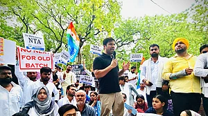 NEET परीक्षा रद्द करने और धर्मेंद्र प्रधान के इस्तीफे की मांग, वरुण चौधरी बोले- नहीं तो देश भर में आंदोलन करेगी NSUI