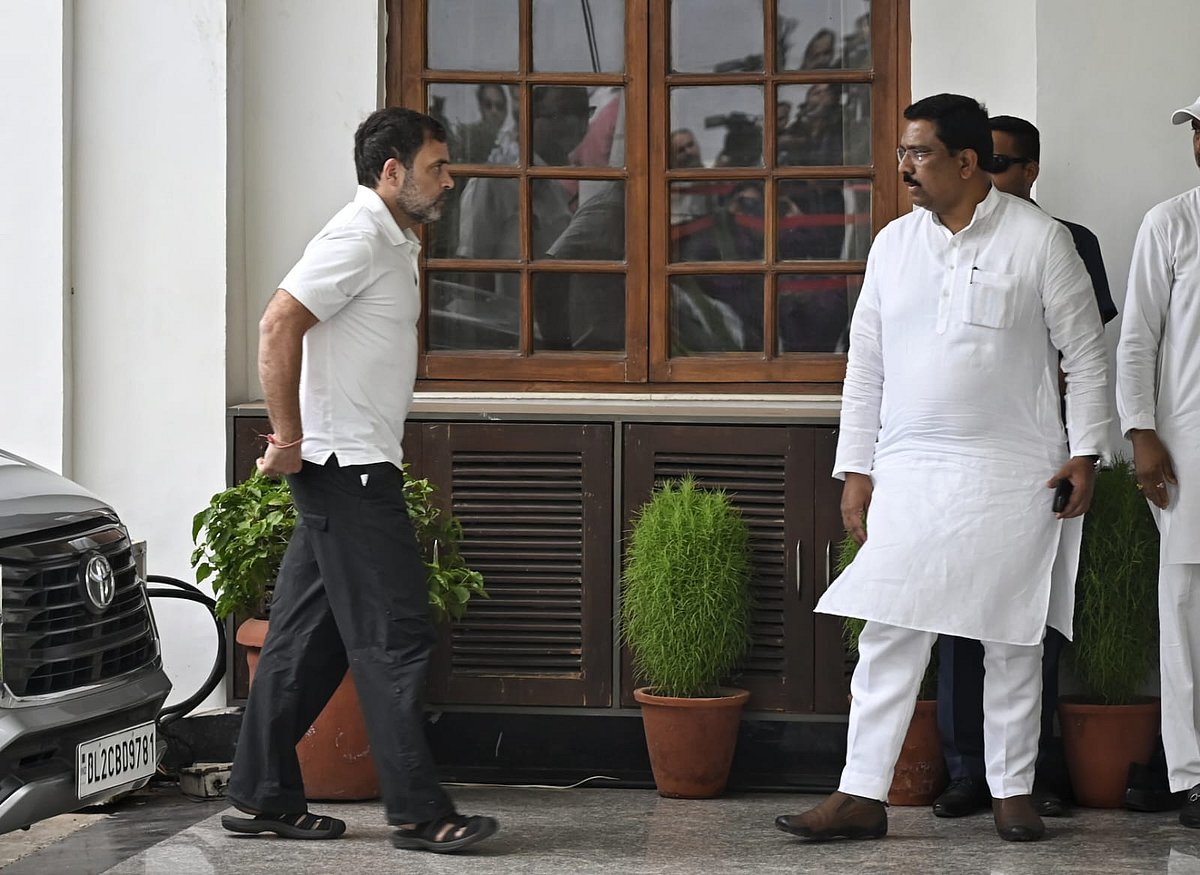 दिल्ली: खड़गे के आवास पर INDIA गठबंधन की बैठक, विपक्षी गठबंधन के ये नेता हुए शामिल