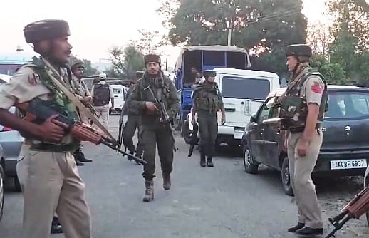 जम्मू में दो मुठभेड़ों में एक आतंकवादी ढेर, CRPF जवान शहीद, छह घायल