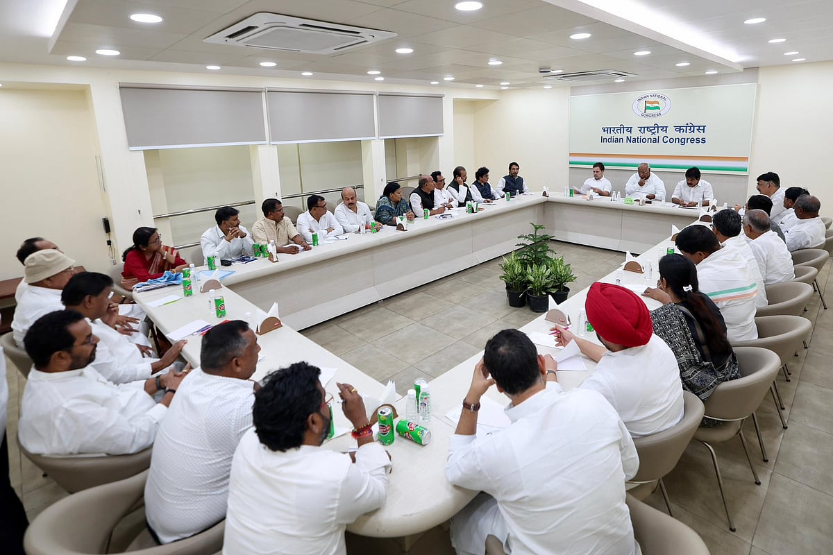 'BJP ने झारखंड की अस्मिता का अपमान किया', कांग्रेस के नेताओं के साथ खड़गे की बैठक