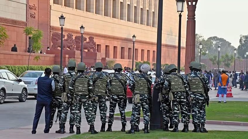 संसद भवन में फर्जी आधार कार्ड के जरिए घुसने की कोशिश, सुरक्षाबलों ने 3 लोगों को पकड़ा
