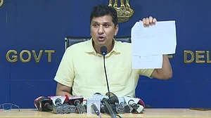 जल संकट के बीच 1100 पेड़ काटने पर विवाद, दिल्ली के एलजी पर 'आप' ने लगाए गंभीर आरोप