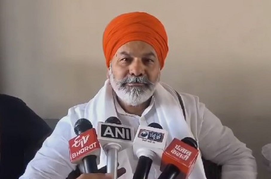 सरकार की नीति पर काम करते हैं अधिकारी: मीरापुर उपचुनाव में विवाद पर राकेश टिकैत