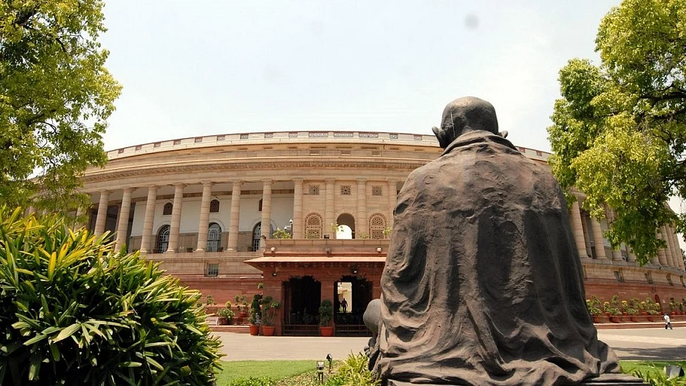 खड़गे ने संसद परिसर में प्रमुख नेताओं की मूर्तियों के स्थानांतरण पर जताया विरोध, बताया मनमाना फैसला