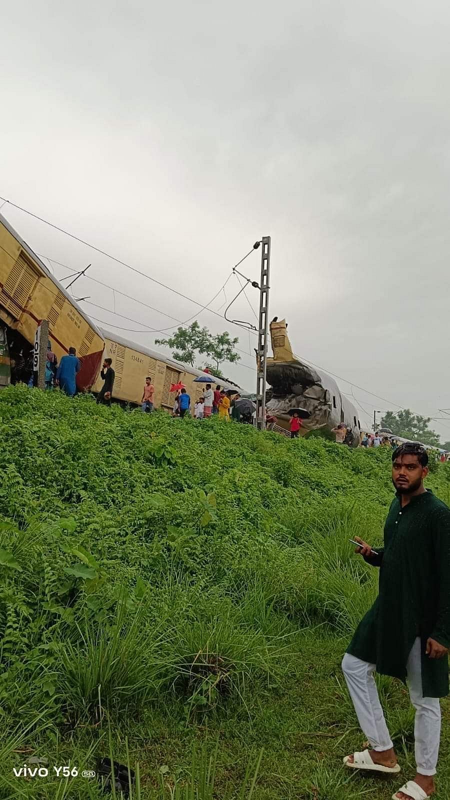 बंगाल में बड़ा रेल हादसा: कंचनजंगा एक्सप्रेस-मालगाड़ी में टक्कर, कई बोगियां पलटीं, अबतक 5 की मौत, कई घायल