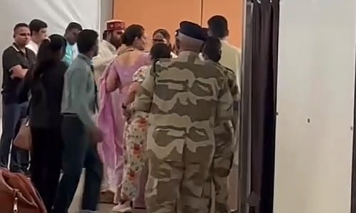कंगना रनौत को चंडीगढ़ एयरपोर्ट पर CISF की महिला गार्ड ने जड़ा थप्पड़, किसानों के मुद्दे पर हुई बहस