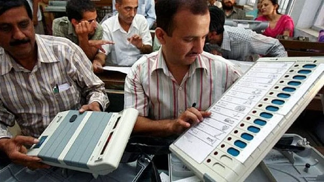 चुनाव आयोग को 6 राज्यों की 8 लोकसभा सीट पर EVM सत्यापन के आवेदन मिले