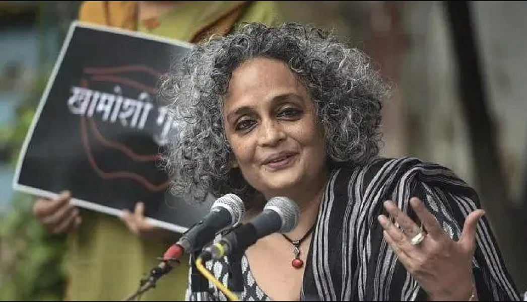 अरुंधति रॉय के खिलाफ UAPA के तहत चलेगा केस, दिल्ली के उपराज्यपाल ने दी मंजूरी