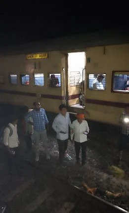 लातेहार में ट्रेन में आग की अफवाह