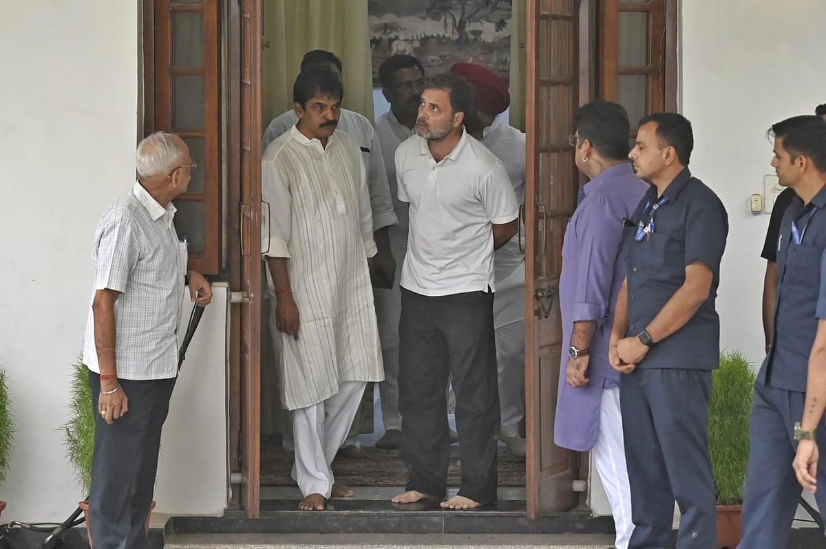 दिल्ली: खड़गे के आवास पर INDIA गठबंधन की बैठक, विपक्षी गठबंधन के ये नेता हुए शामिल