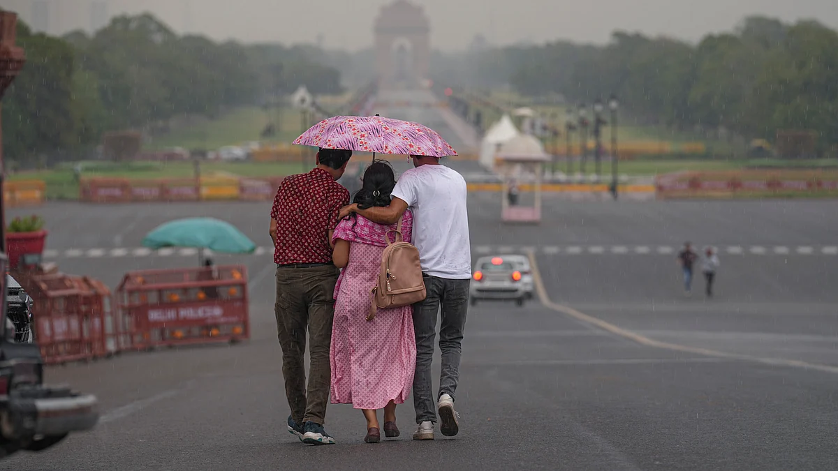 राजधानी दिल्ली में बारिश होने पर भीषण गर्मी से राहत