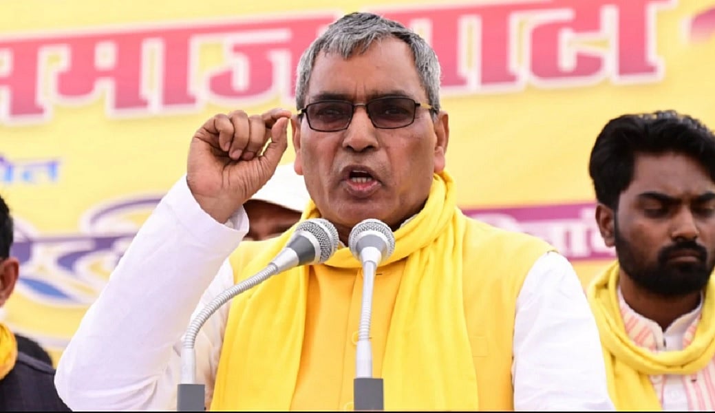 यूपीः चुनाव में बेटे की हार पर फिर छलका ओम प्रकाश राजभर का दर्द, कहा- 'छड़ी' के कारण हुई हार