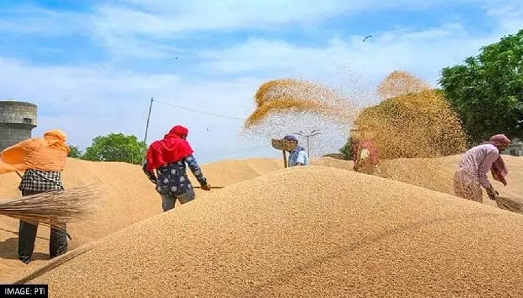 अर्थजगतः केंद्र ने व्यापारियों के लिए गेहूं भंडारण की सीमा घटाई और सोना फिर 80,000 के पार, चांदी में भी उछाल