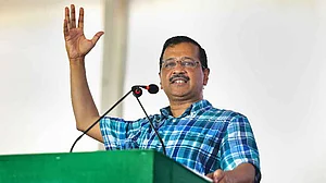 दिल्ली आबकारी नीति मामला: केजरीवाल की याचिकाओं पर पांच सितंबर तक टली सुनवाई