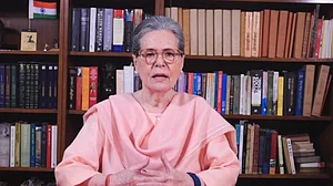 तेलंगाना स्थापना दिवस पर सोनिया गांधी बोलीं- लोगों को दी 'गारंटी' को कांग्रेस सरकार पूरा करने में नहीं छोड़ेगी कोई कसर