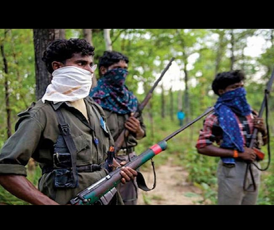 झारखंड के पलामू में कन्स्ट्रक्शन साइट पर नक्सलियों का हमला, तीन गाड़ियां फूंकी