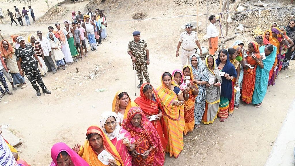 आकार पटेल का लेख: सरकारी निरंकुशता रोकने के लिए विकल्प तो कई हैं, लेकिन मूल बदलाव के लिए चुनाव ही एकमात्र तरीका