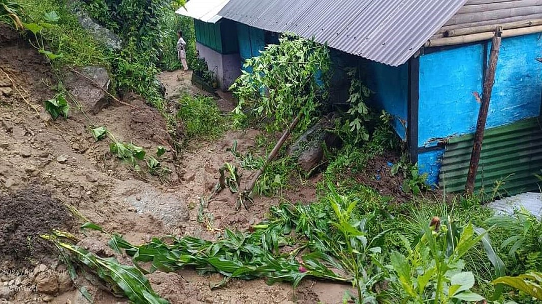 सिक्किम में बारिश-भूस्खलन के कारण 1200 से अधिक पर्यटक फंसे, 15 विदेशी नागरिक भी शामिल