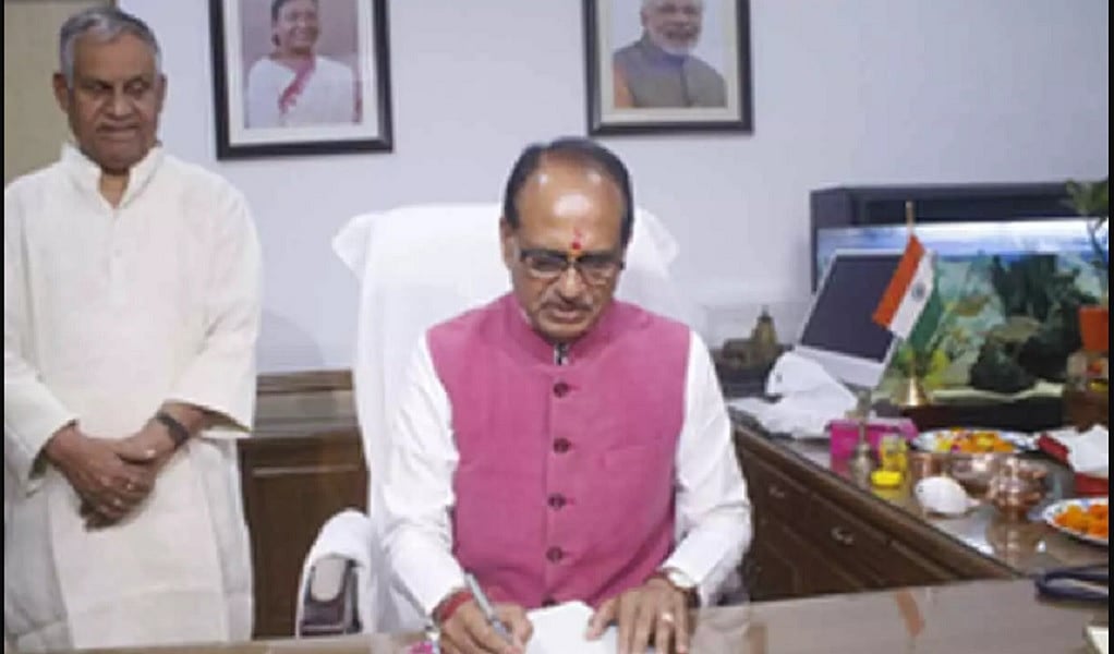 AIKS ने शिवराज को कृषि मंत्री बनाए जाने का किया विरोध, कहा- किसानों के खून से रंगे हैं उनके हाथ