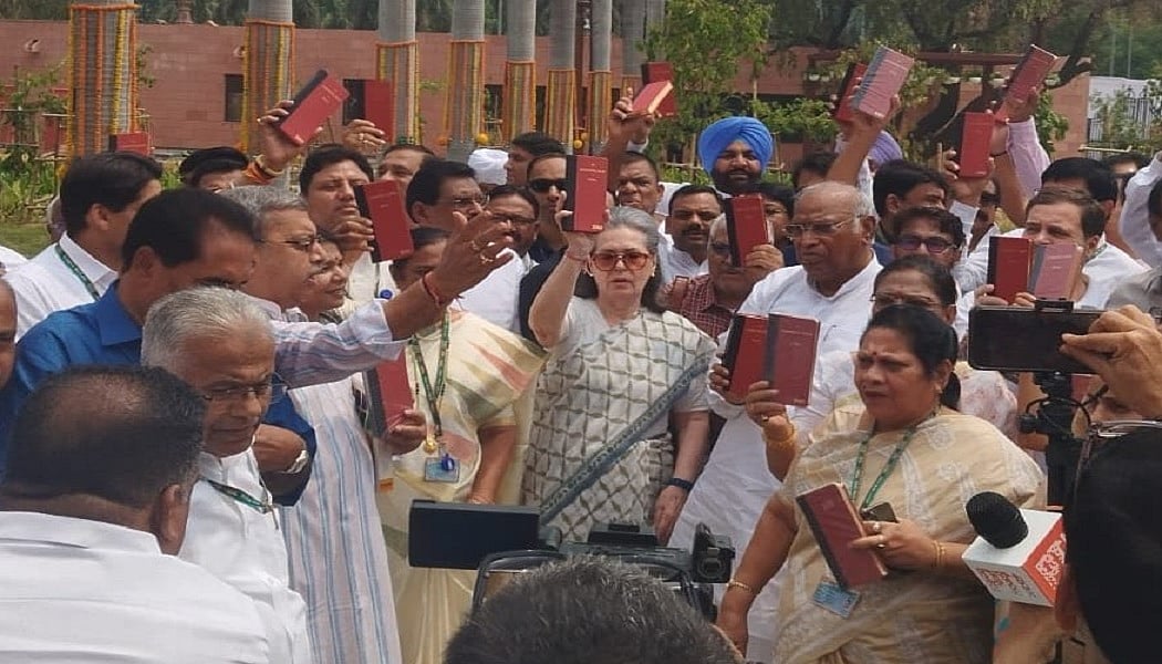 लोक की विजय से बढ़ीं उम्मीदें! मोदी सरकार को जनता के सामने झुका सकती है विपक्ष और प्रतिरोधों में जुगलबंदी 