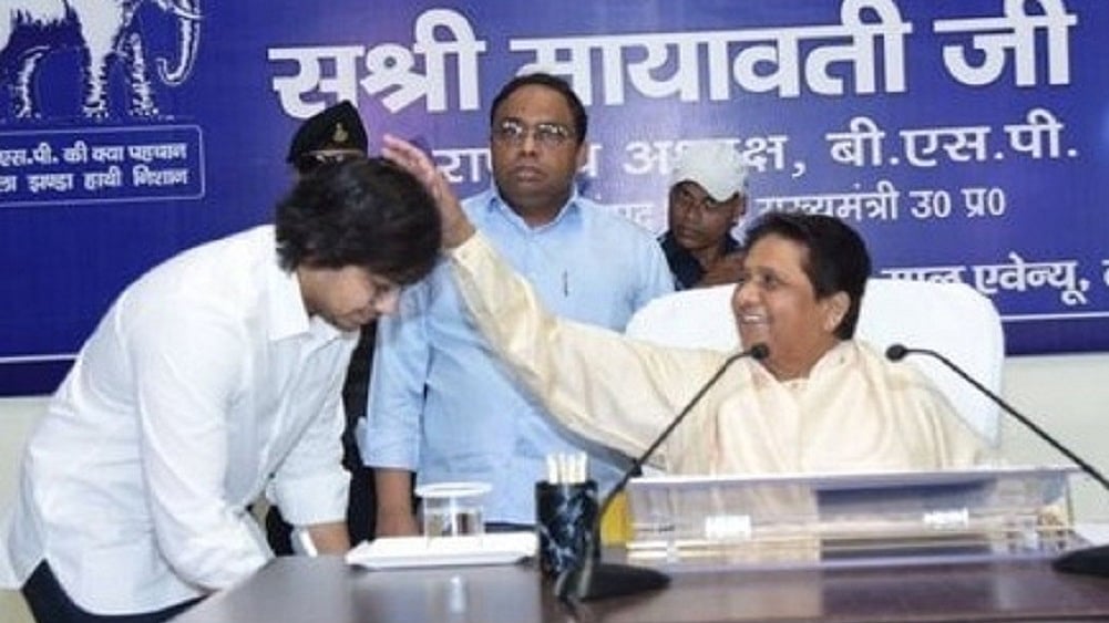 मायावती ने भतीजे आकाश आनंद को फिर से बनाया अपना उत्तराधिकारी