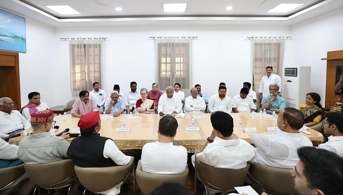 संविधान की प्रस्तावना में आस्था रखने वाले दलों का इंडिया गठबंधन में स्वागत... खड़गे ने बैठक से दिया बड़ा संदेश