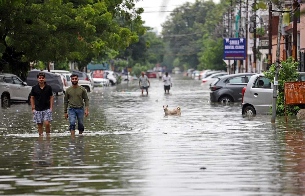 लखनऊ से लखीमपुर तक बाढ़ का कहर, सैकड़ों गांव पर खतरा, बहराइच में सरयू नदी खतरे के लाल निशान के पार