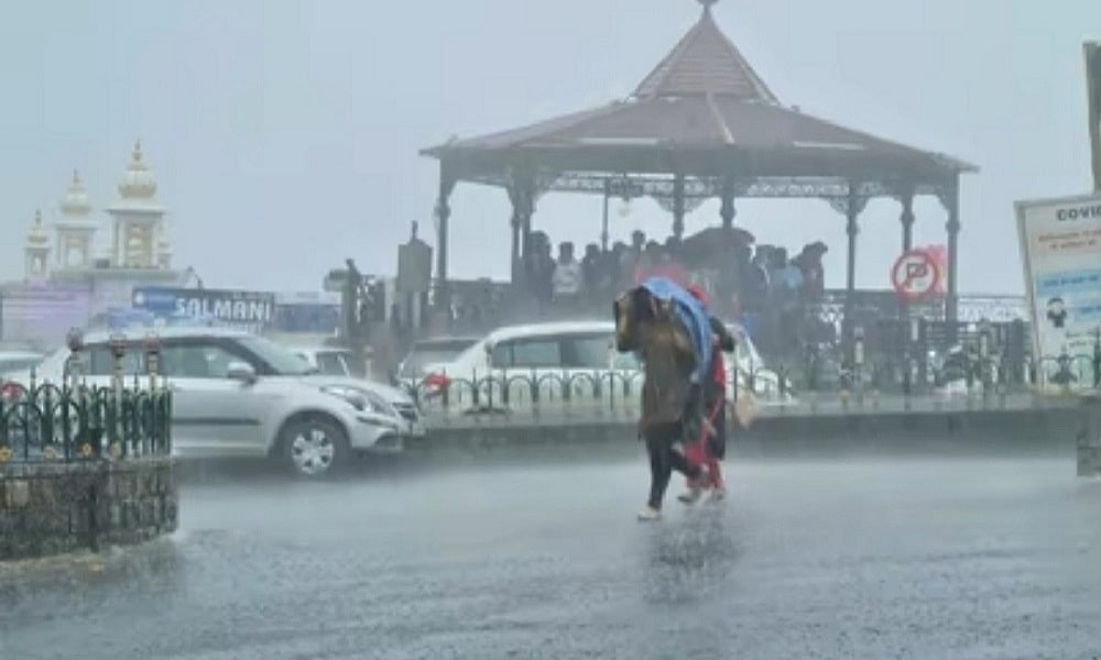 उत्तराखंड में भारी बारिश, अगले दो दिन के लिए रेड अलर्ट जारी, लोगों से सतर्क रहने की अपील
