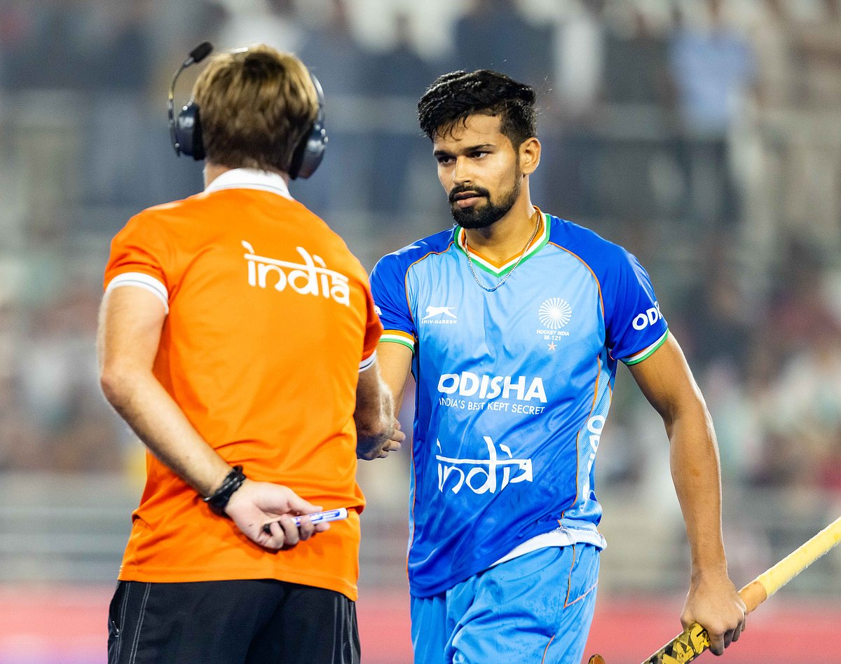 खेल: बांग्लादेश को 10 विकेट से रौंदकर भारत 9वीं बार एशिया कप के फाइनल में और जानें कोच गंभीर पर रवि शास्त्री की राय