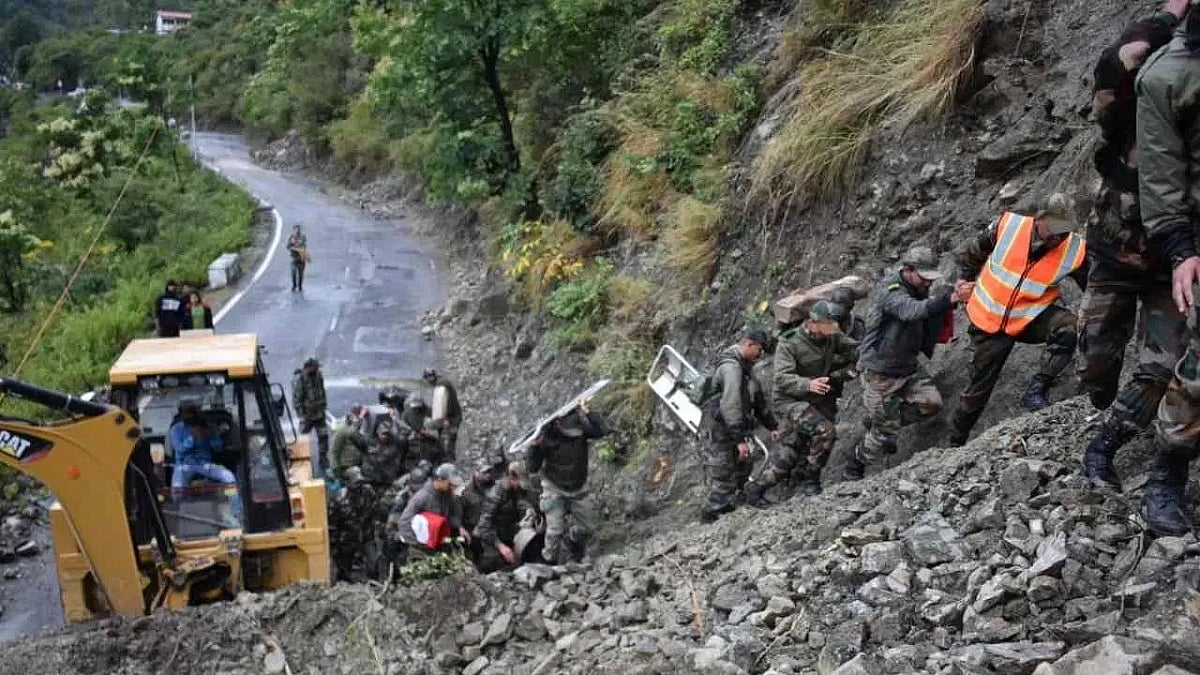 उत्तराखंड: केदारनाथ पैदल मार्ग पर बड़ा हादसा, भूस्खलन से 3 श्रद्धालुओं की मौत, 8 घायल