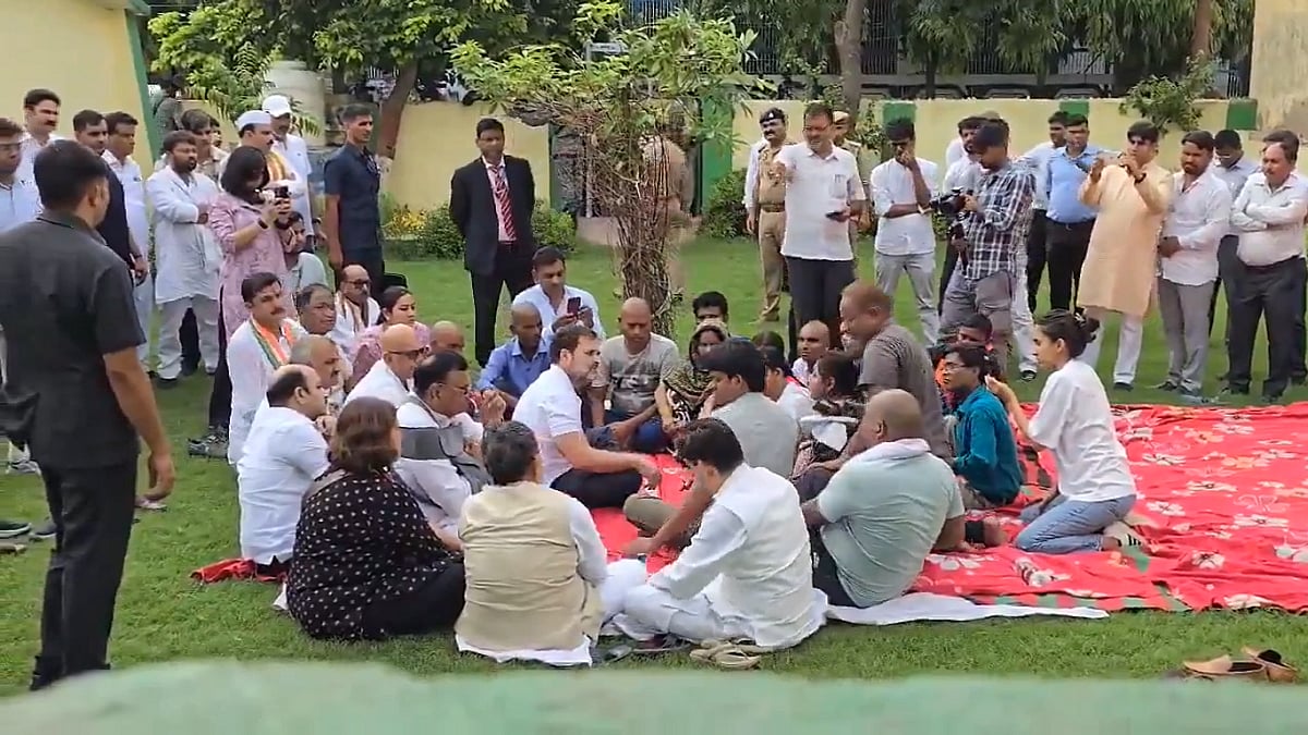 हाथरस भगदड़: पीड़ितों से मिले राहुल गांधी, बंधाया ढांढस, बोले- CM योगी से है अपील, दिल खोलकर पीड़ितों को दें मुआवजा