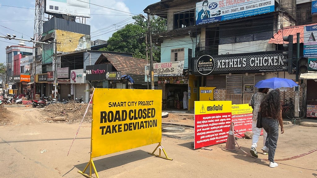 केरल के एक शहर में स्मार्ट सिटी मिशन के लिए की गई खुदाई (फोटो : Getty Images)