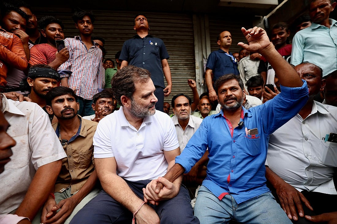 राहुल गांधी दिल्ली में दिहाड़ी मजदूरों से मिले, साथ बैठकर जानी उनकी समस्याएं