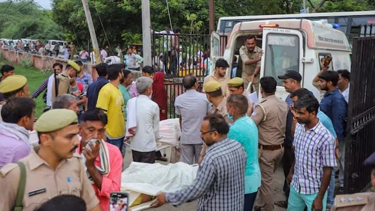 हाथरस भगदड़: SIT ने 'भोले बाबा' को दी क्लीन चिट! पूरी रिपोर्ट में नहीं है जिक्र, SDM, CO व तहसीलदार सहित 6 अधिकारी सस्पेंड 