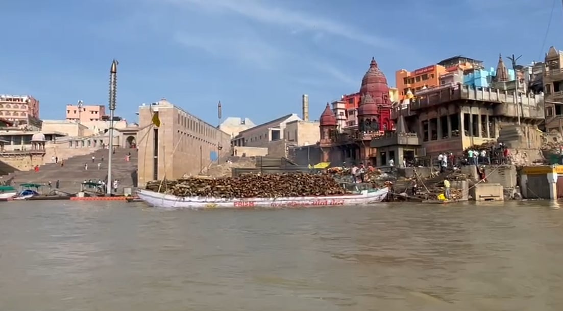 वाराणसी में बाढ़ का खतरा, लगातार बढ़ रहा है गंगा का जलस्तर, बदला जा सकता है गंगा आरती का स्थान